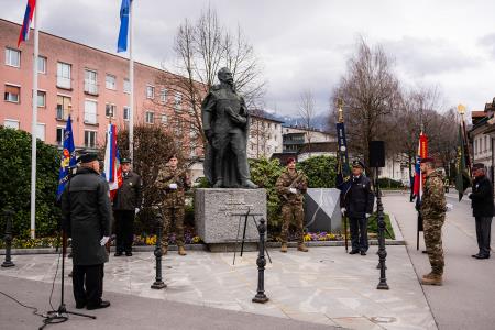Polaganje cvetja k spomeniku Rudolfa Maistra (9)